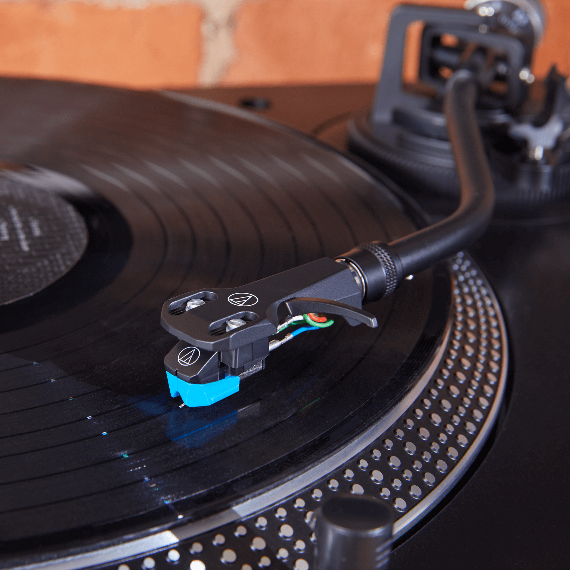 Audio Technica AT-VM95C/H VM95 Series Conical Stereo Cartridge on AT-HS6 Headshell