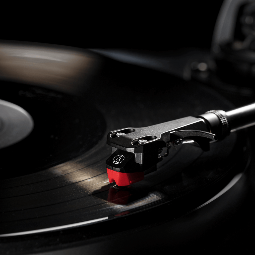 Audio Technica AT-VM95ML/H VM95 Series Microlinear Stereo Cartridge on AT-HS6 Headshell