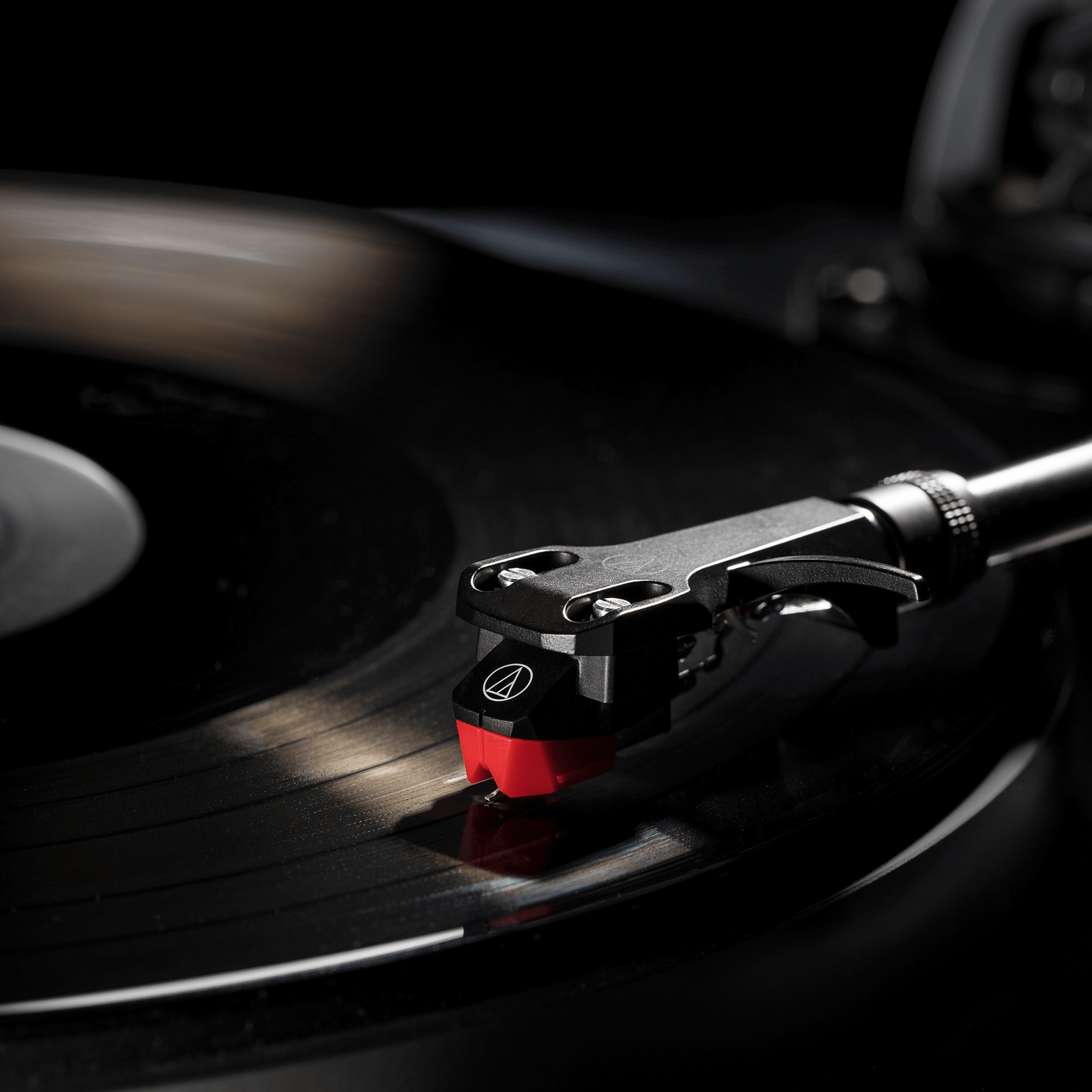 Audio Technica AT-VM95ML/H VM95 Series Microlinear Stereo Cartridge on AT-HS6 Headshell