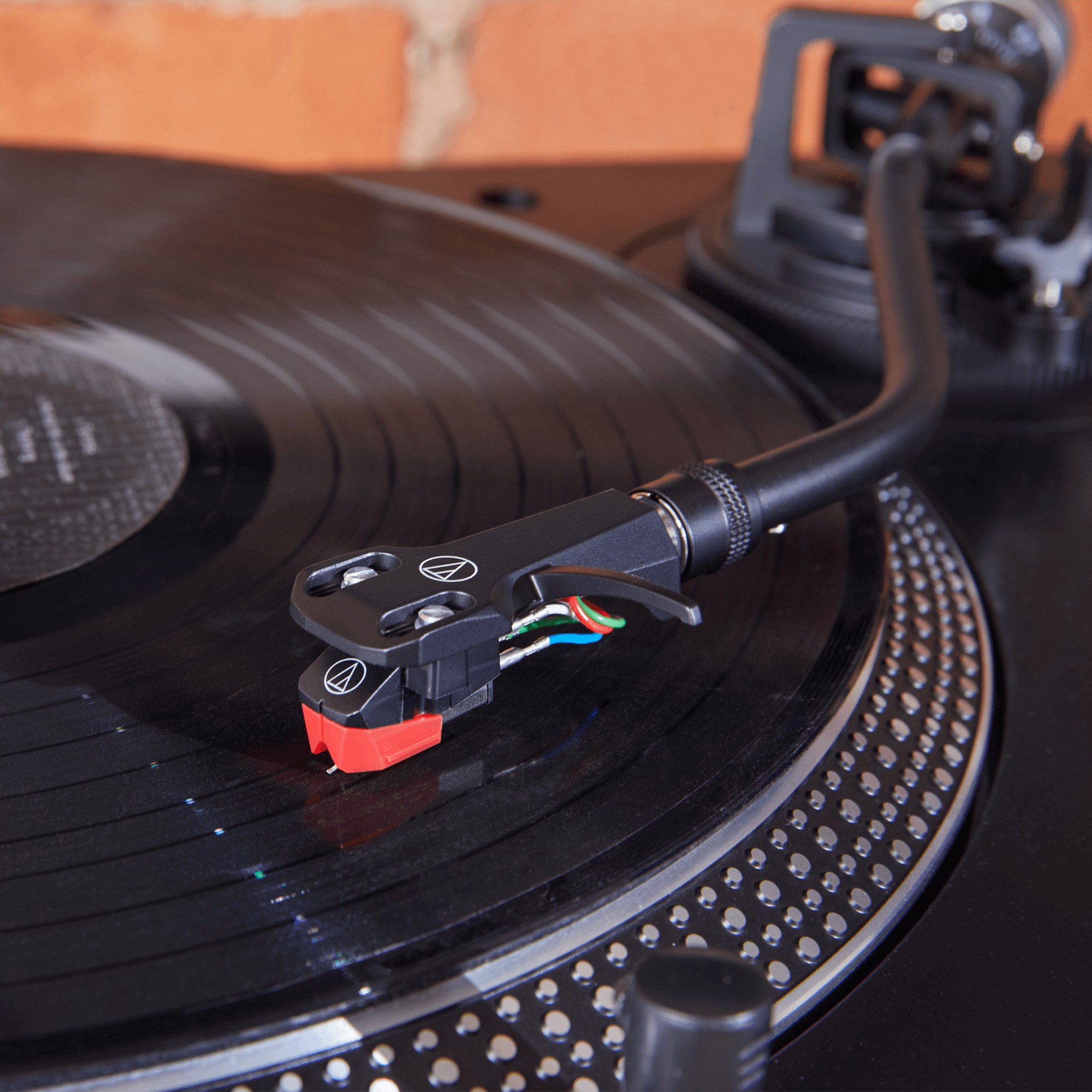 Audio Technica AT-VM95ML/H VM95 Series Microlinear Stereo Cartridge on AT-HS6 Headshell