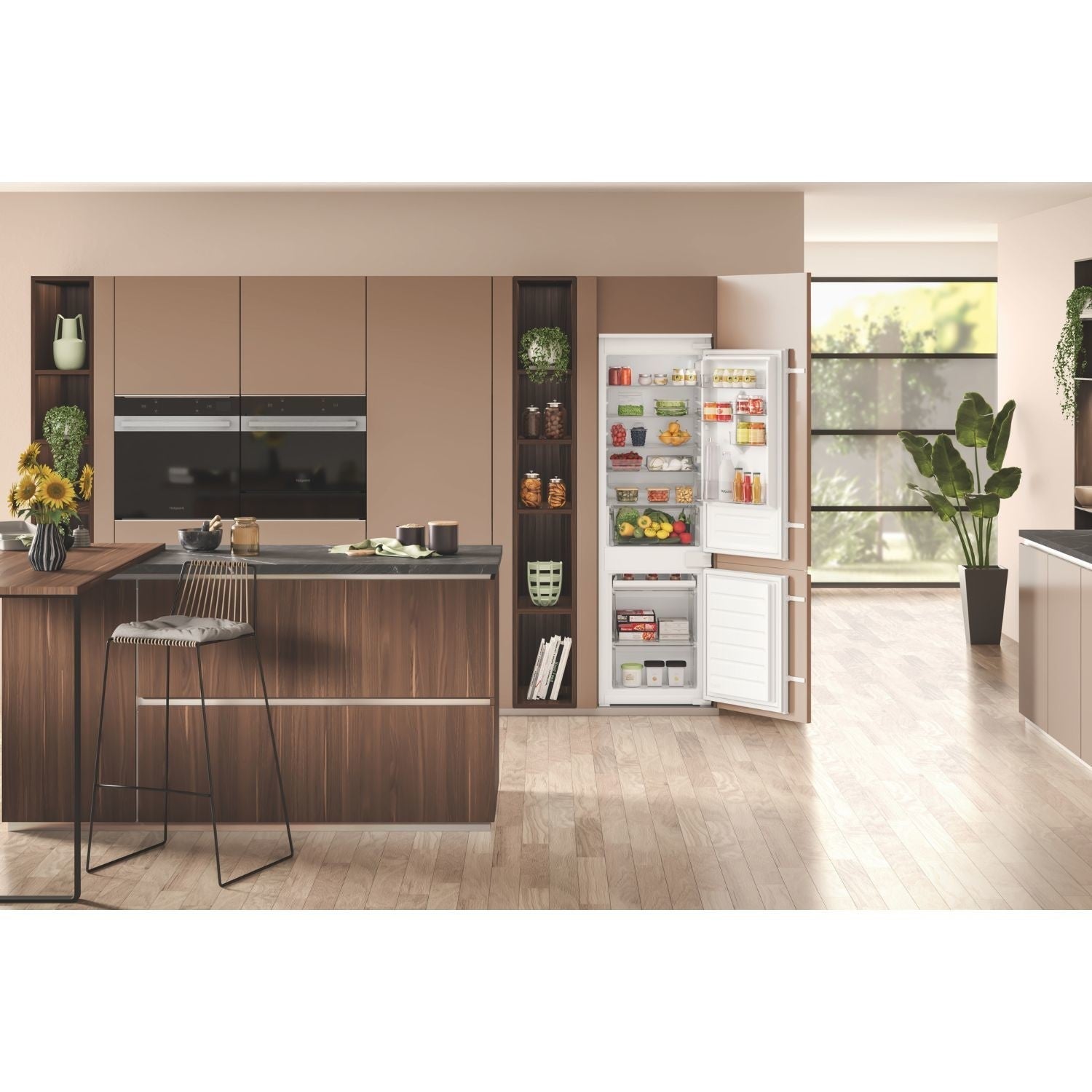 Hotpoint HTC18D011A1 177cm Integrated Low Frost Fridge Freezer
