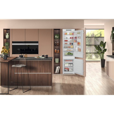 Hotpoint HTC20 T322 UK Integrated Total No Frost 70/30 Fridge Freezer HTC20T322