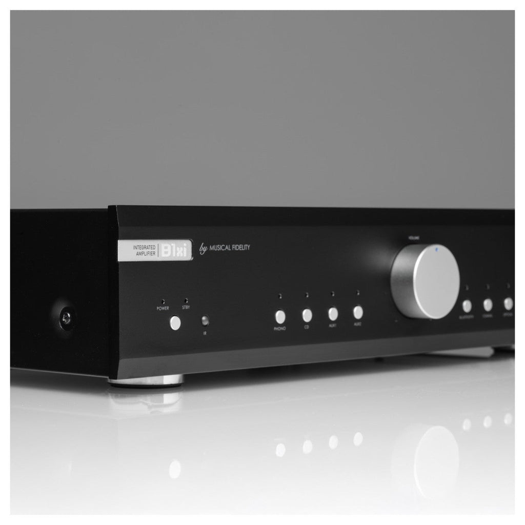 Musical Fidelity B1xi Integrated Amplifier with Bowers & Wilkins 606 S3 Standmount Speakers Pair Black