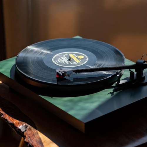 Pro Ject Debut Carbon EVO Turntable Satin Black